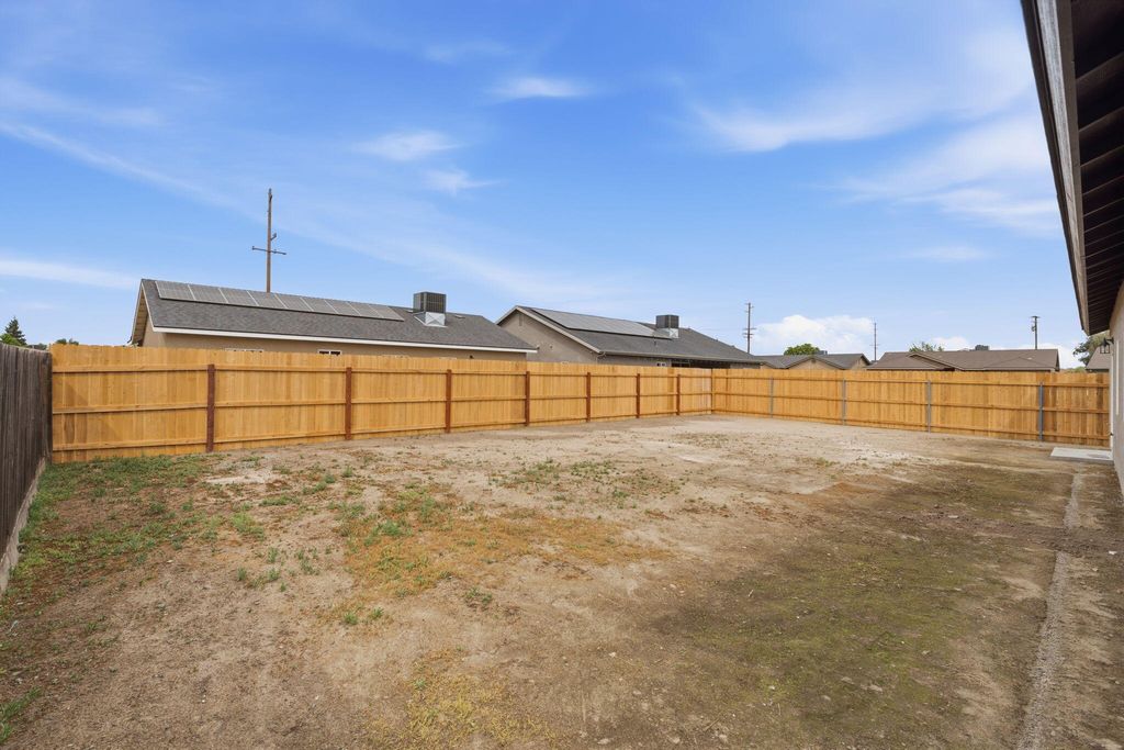 Image 31 of property listing at 3446 E Grove Avenue, Visalia, CA 93292