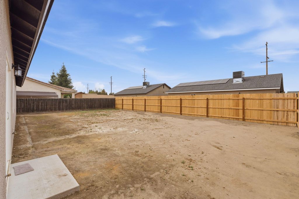 Image 32 of property listing at 3446 E Grove Avenue, Visalia, CA 93292
