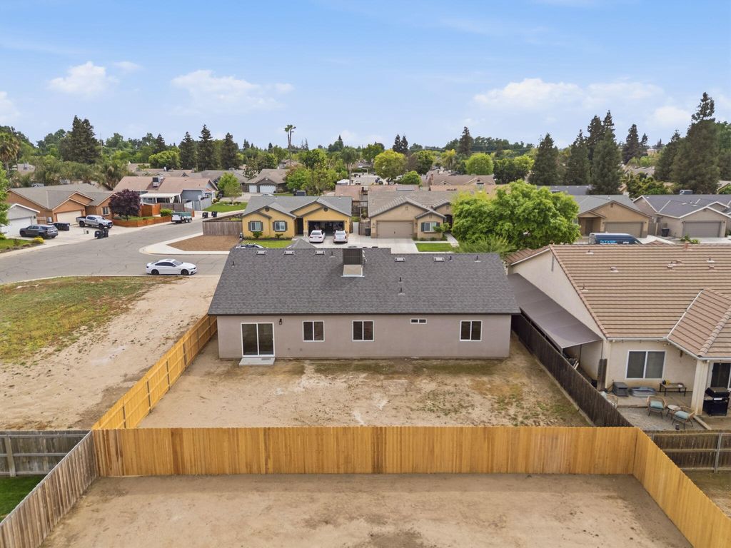 Image 33 of property listing at 3446 E Grove Avenue, Visalia, CA 93292
