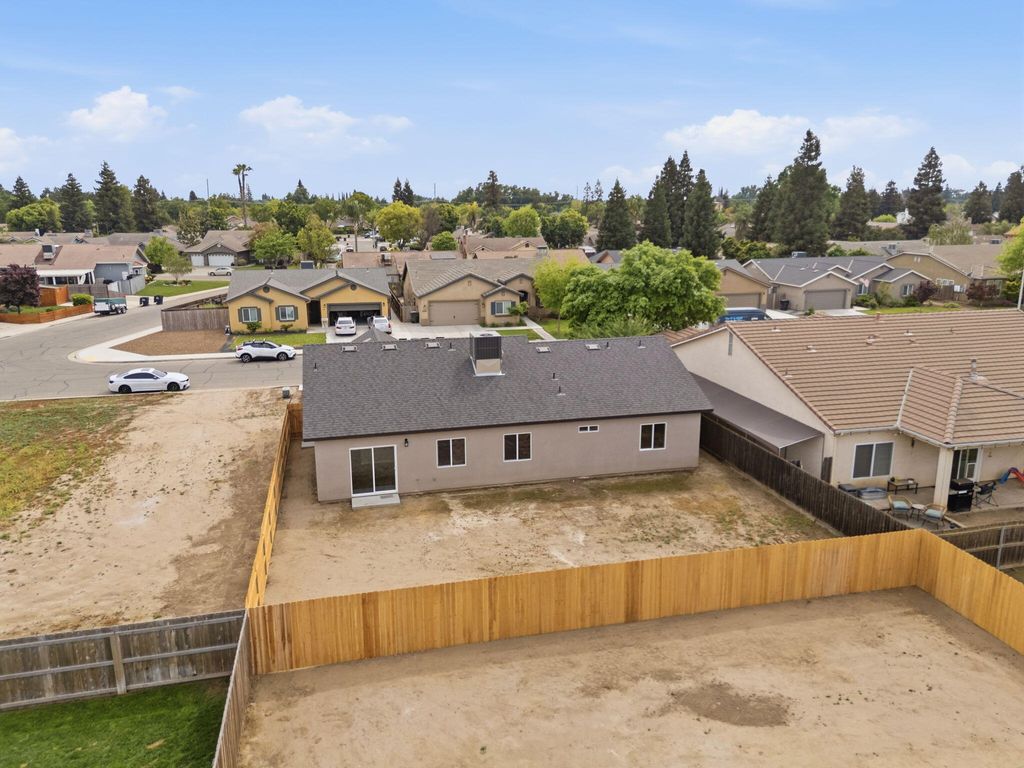 Image 34 of property listing at 3446 E Grove Avenue, Visalia, CA 93292