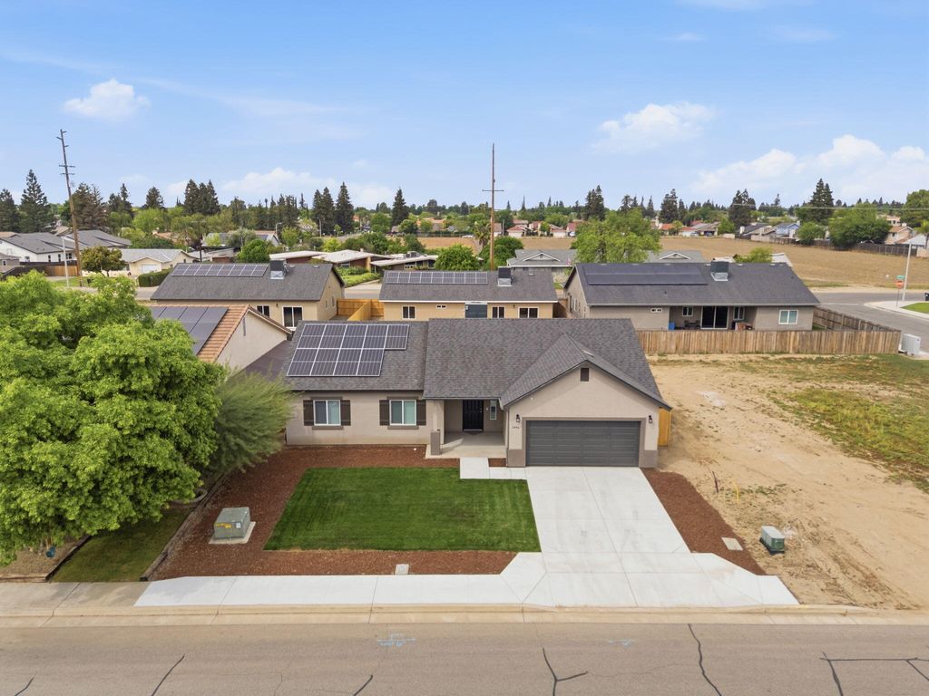 Image 36 of property listing at 3446 E Grove Avenue, Visalia, CA 93292