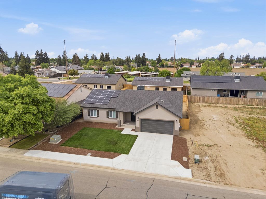 Image 37 of property listing at 3446 E Grove Avenue, Visalia, CA 93292