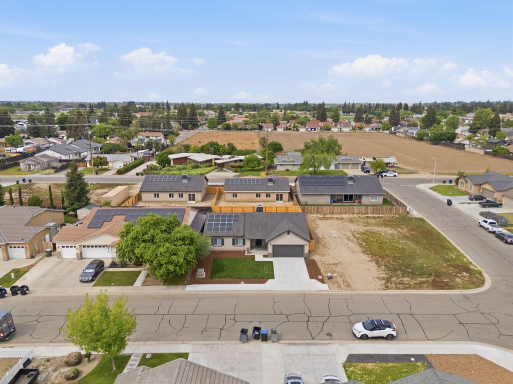 Image 38 of property listing at 3446 E Grove Avenue, Visalia, CA 93292