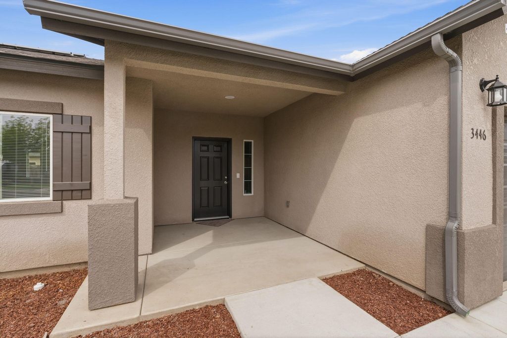 Image 4 of property listing at 3446 E Grove Avenue, Visalia, CA 93292