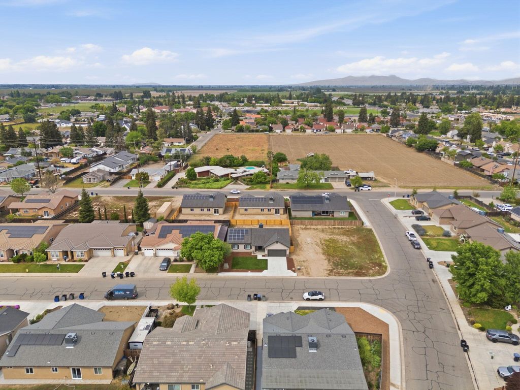 Image 40 of property listing at 3446 E Grove Avenue, Visalia, CA 93292