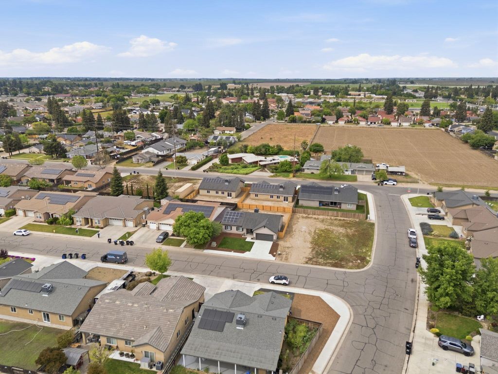 Image 41 of property listing at 3446 E Grove Avenue, Visalia, CA 93292