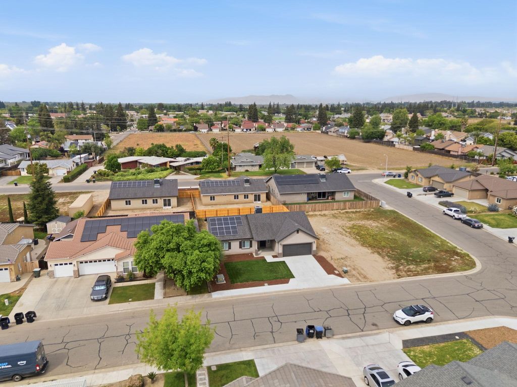 Image 42 of property listing at 3446 E Grove Avenue, Visalia, CA 93292