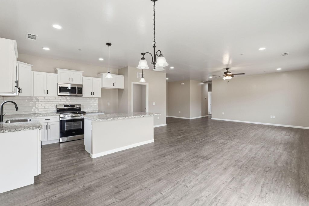 Image 6 of property listing at 3446 E Grove Avenue, Visalia, CA 93292