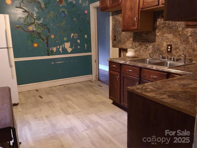 2500 Crispin Avenue, Charlotte, NC 28208
