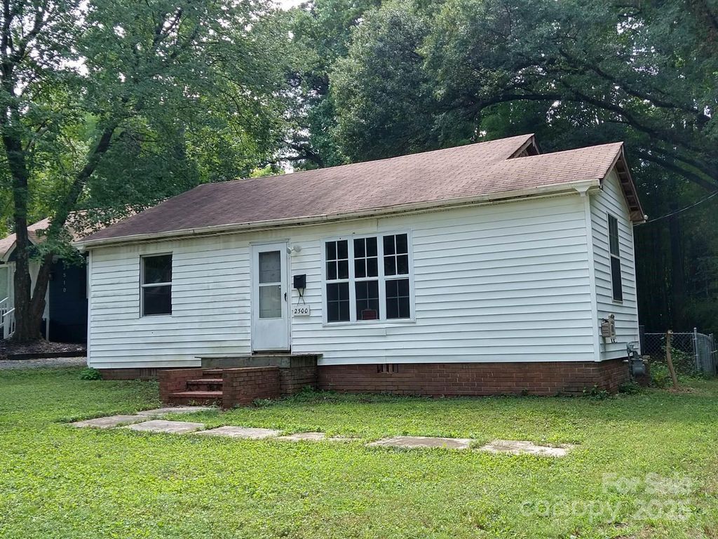 2500 Crispin Avenue, Charlotte, NC 28208