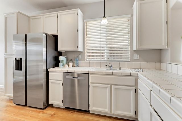 1231 Arbor Dr, Roseville, CA 95678