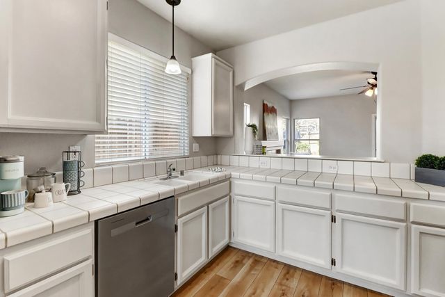 1231 Arbor Dr, Roseville, CA 95678