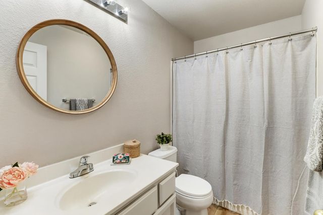 1231 Arbor Dr, Roseville, CA 95678