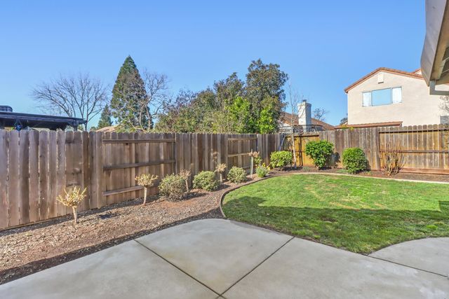 1231 Arbor Dr, Roseville, CA 95678