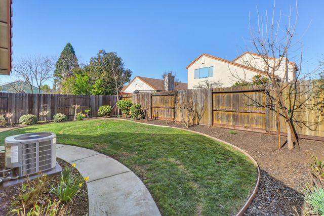 1231 Arbor Dr, Roseville, CA 95678