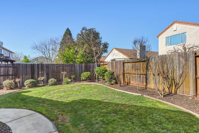 1231 Arbor Dr, Roseville, CA 95678
