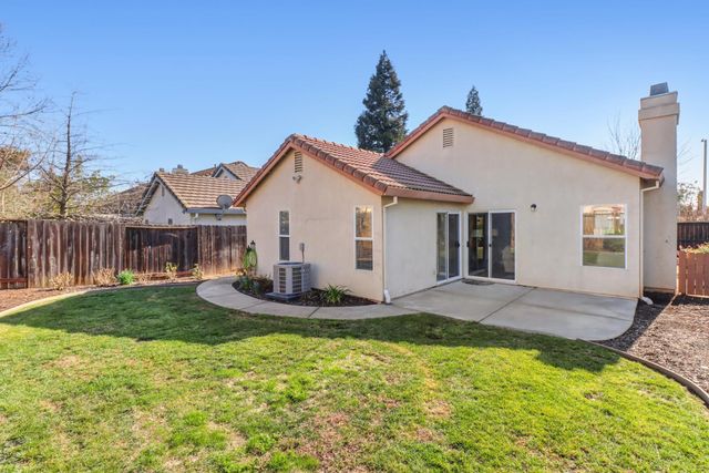 1231 Arbor Dr, Roseville, CA 95678