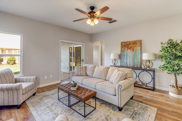 1231 Arbor Dr, Roseville, CA 95678