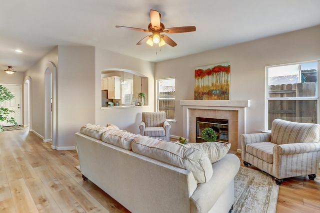 1231 Arbor Dr, Roseville, CA 95678