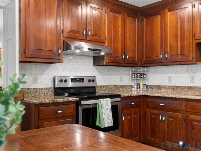 330 Saybrook Dr, North Chesterfield, VA 23236