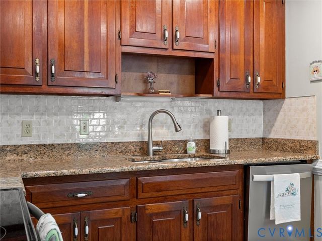 330 Saybrook Dr, North Chesterfield, VA 23236