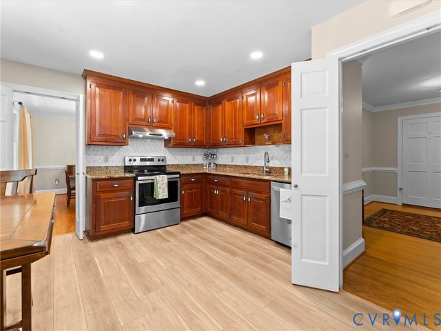 330 Saybrook Dr, North Chesterfield, VA 23236