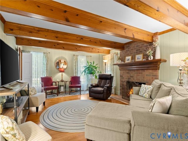 330 Saybrook Dr, North Chesterfield, VA 23236