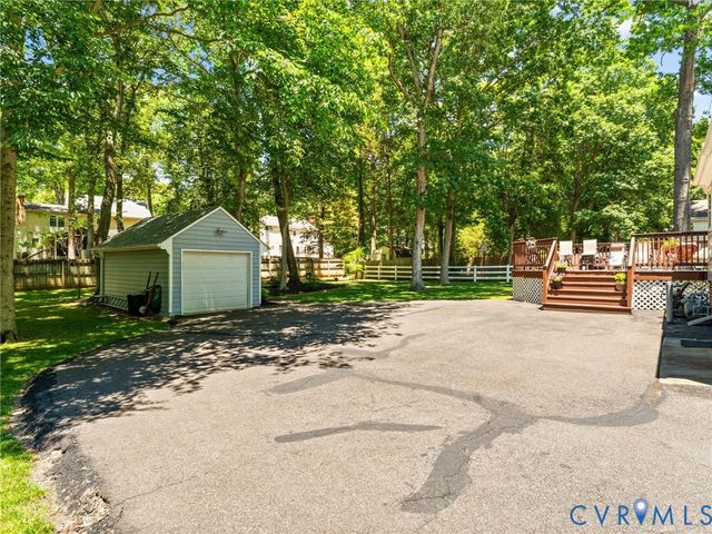 330 Saybrook Dr, North Chesterfield, VA 23236