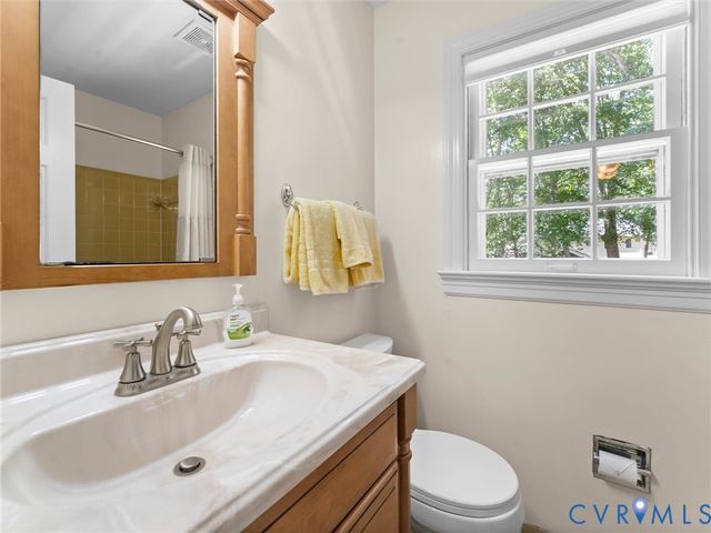 330 Saybrook Dr, North Chesterfield, VA 23236