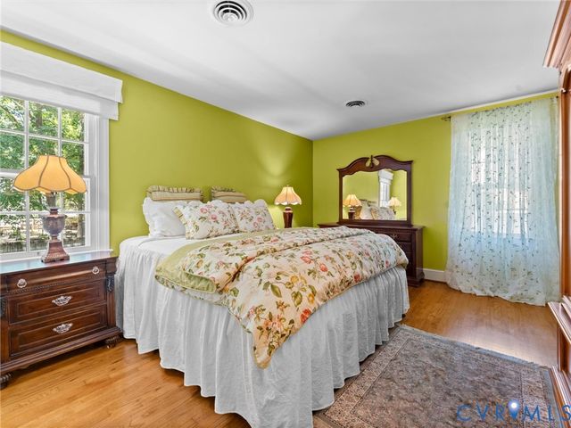 330 Saybrook Dr, North Chesterfield, VA 23236