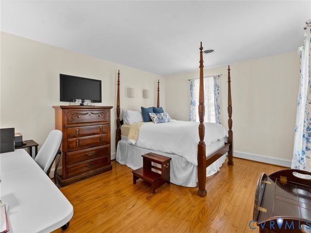 330 Saybrook Dr, North Chesterfield, VA 23236