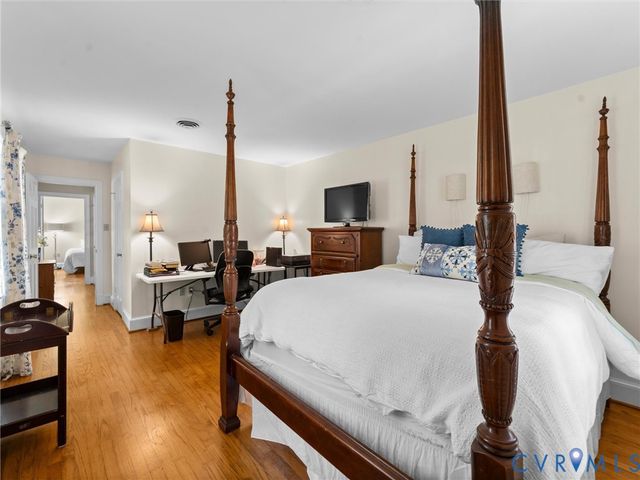 330 Saybrook Dr, North Chesterfield, VA 23236