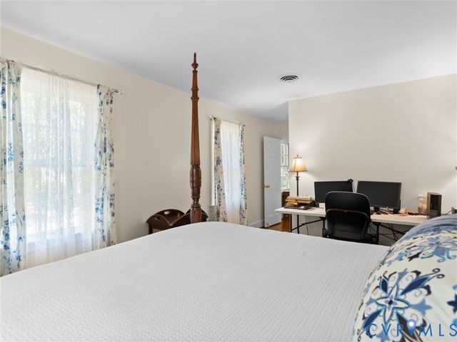 330 Saybrook Dr, North Chesterfield, VA 23236