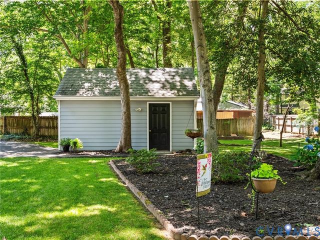 330 Saybrook Dr, North Chesterfield, VA 23236