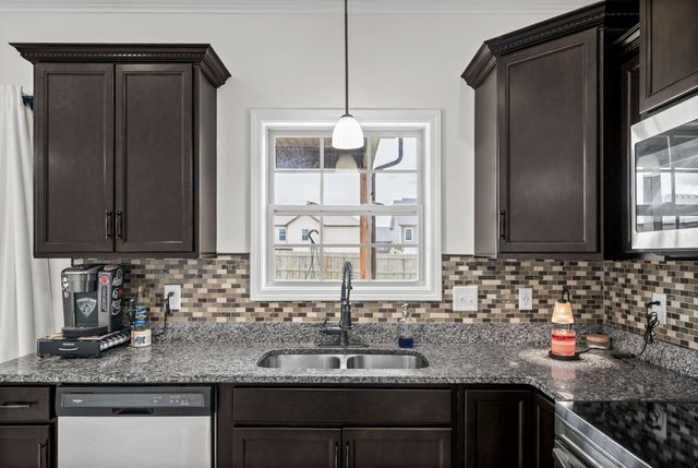 1381 Millet Dr, Clarksville, TN 37040