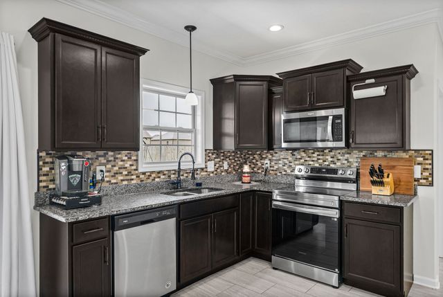 1381 Millet Dr, Clarksville, TN 37040