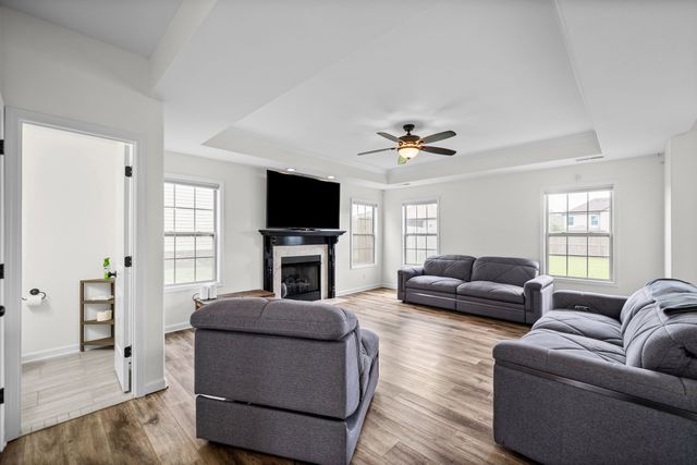 1381 Millet Dr, Clarksville, TN 37040