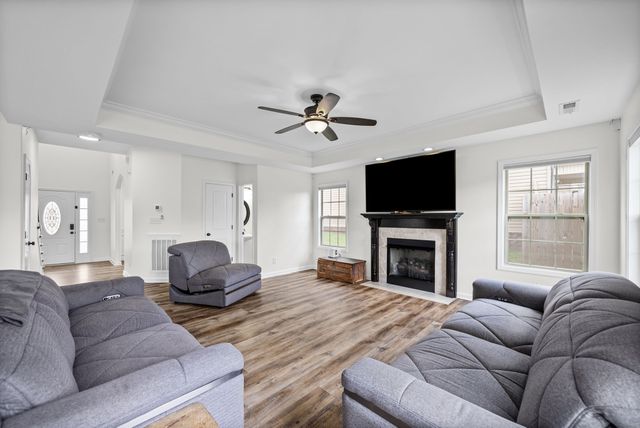 1381 Millet Dr, Clarksville, TN 37040