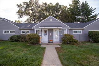 29 Meadowlark Ln 29, Chicopee, MA 01022