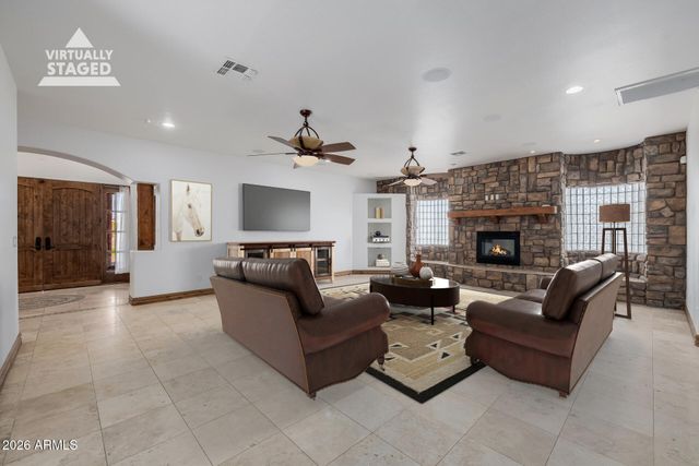 1815 W MADDOCK Road, Phoenix, AZ 85086