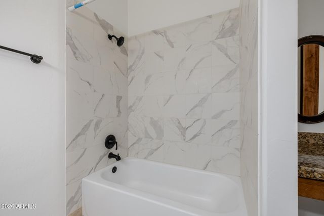 1815 W MADDOCK Road, Phoenix, AZ 85086