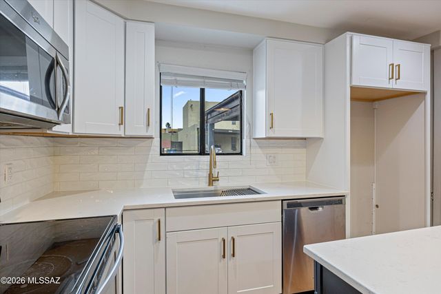 4958 N Via Carina, Tucson, AZ 85704