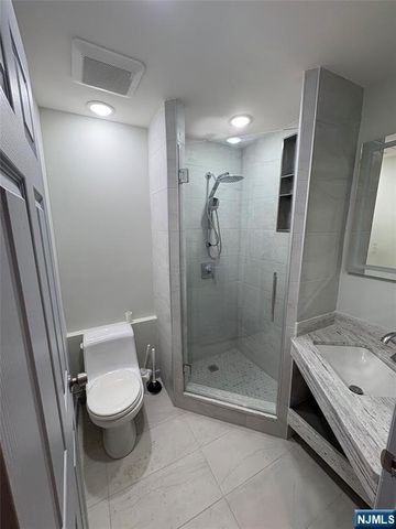 425 Bloomfield Avenue 3A, Montclair, NJ 07042