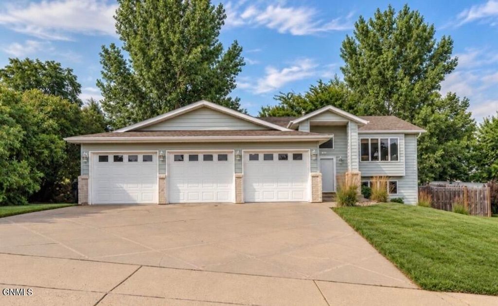 910 Mahone Avenue, Bismarck, ND 58503 photo 3