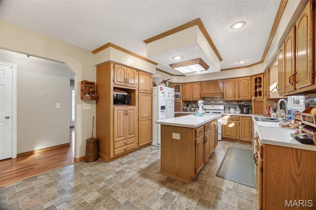 1105 Old Highway H, Waynesville, MO 65583