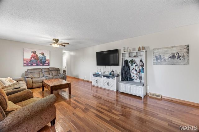 1105 Old Highway H, Waynesville, MO 65583