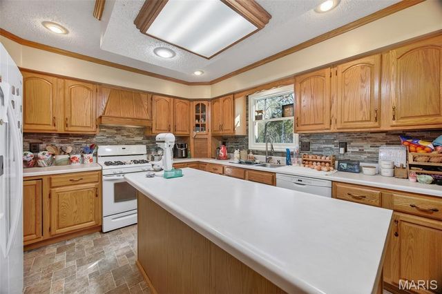 1105 Old Highway H, Waynesville, MO 65583