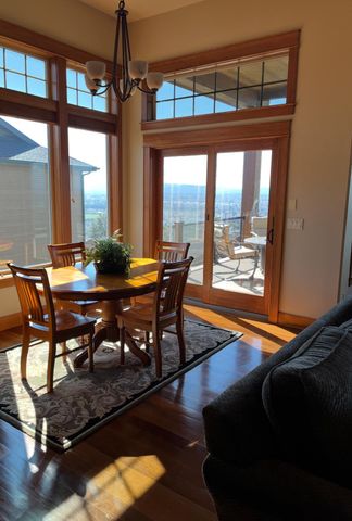 8926 E Courtview Ln, Spokane, WA 99217