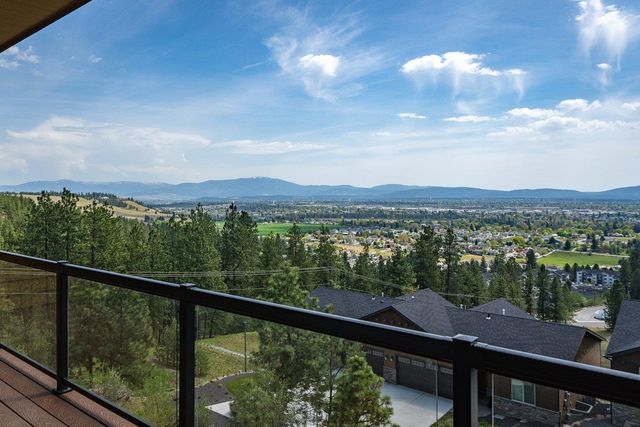 8926 E Courtview Ln, Spokane, WA 99217