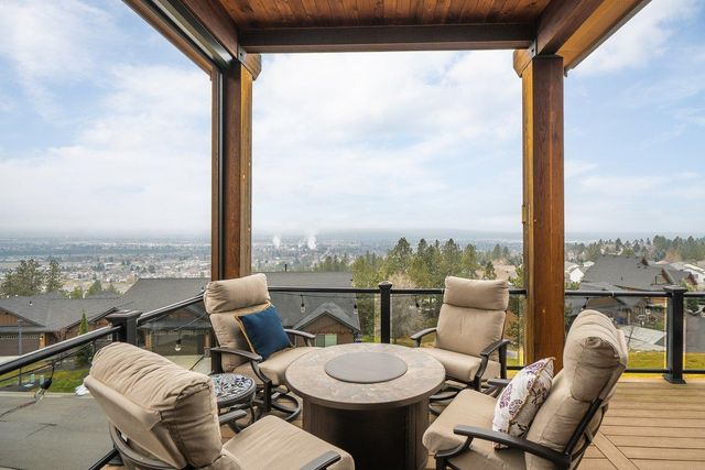 8926 E Courtview Ln, Spokane, WA 99217